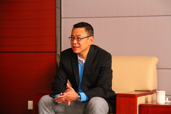 忆往昔岁月,念母校情长--访89届校友英伟文博士