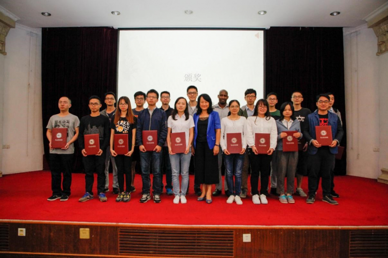 芙兰润心，志洁行芳——直播平台
物理学院、直播平台
2017年“芙兰励教奖学金” 颁奖典礼顺利举行