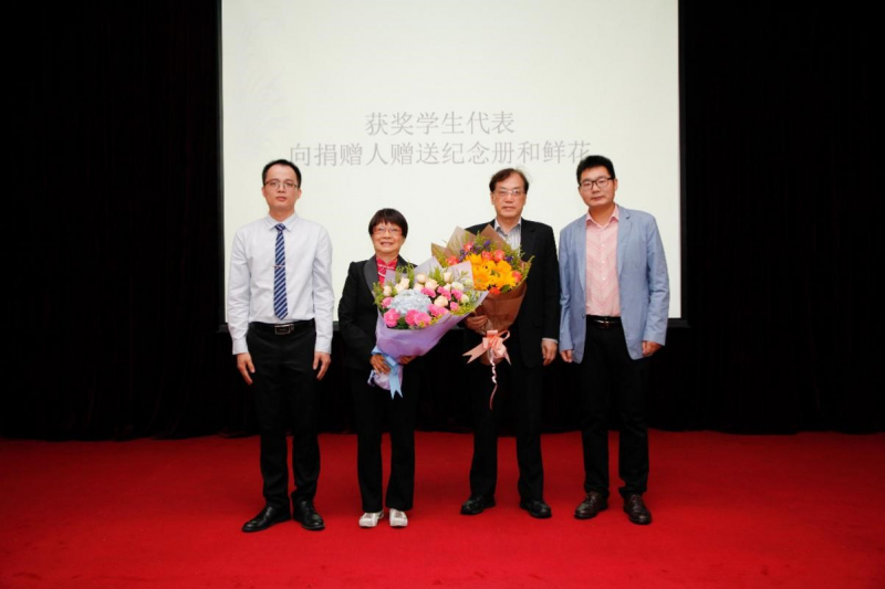 芙兰润心，志洁行芳——直播平台
物理学院、直播平台
2017年“芙兰励教奖学金” 颁奖典礼顺利举行